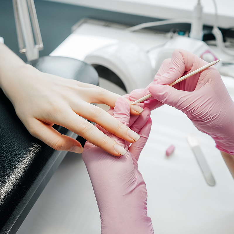 Expert manicure services in Oregon